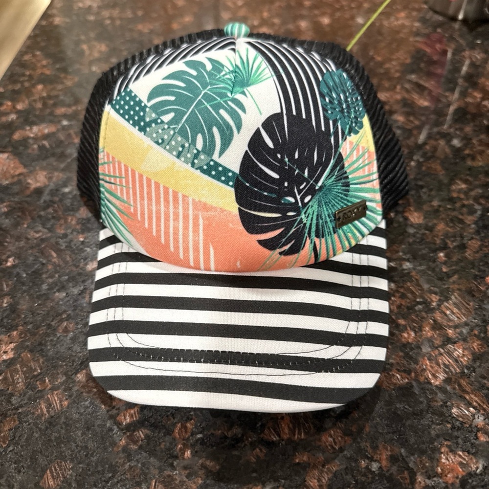 ROXY Hat Cap Snap Back Women One Size Black Pink Poly Floral Stripe Palm Trucker
